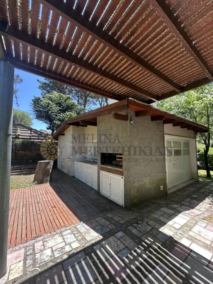 CASA EN PINAMAR NORTE PARA 8