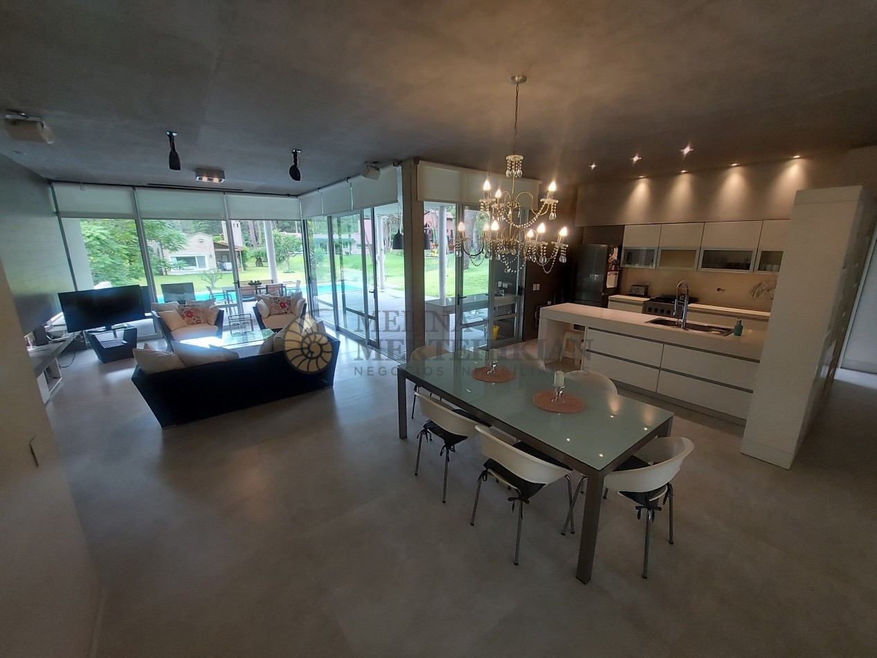 CASA CON PILETA EN CARILO