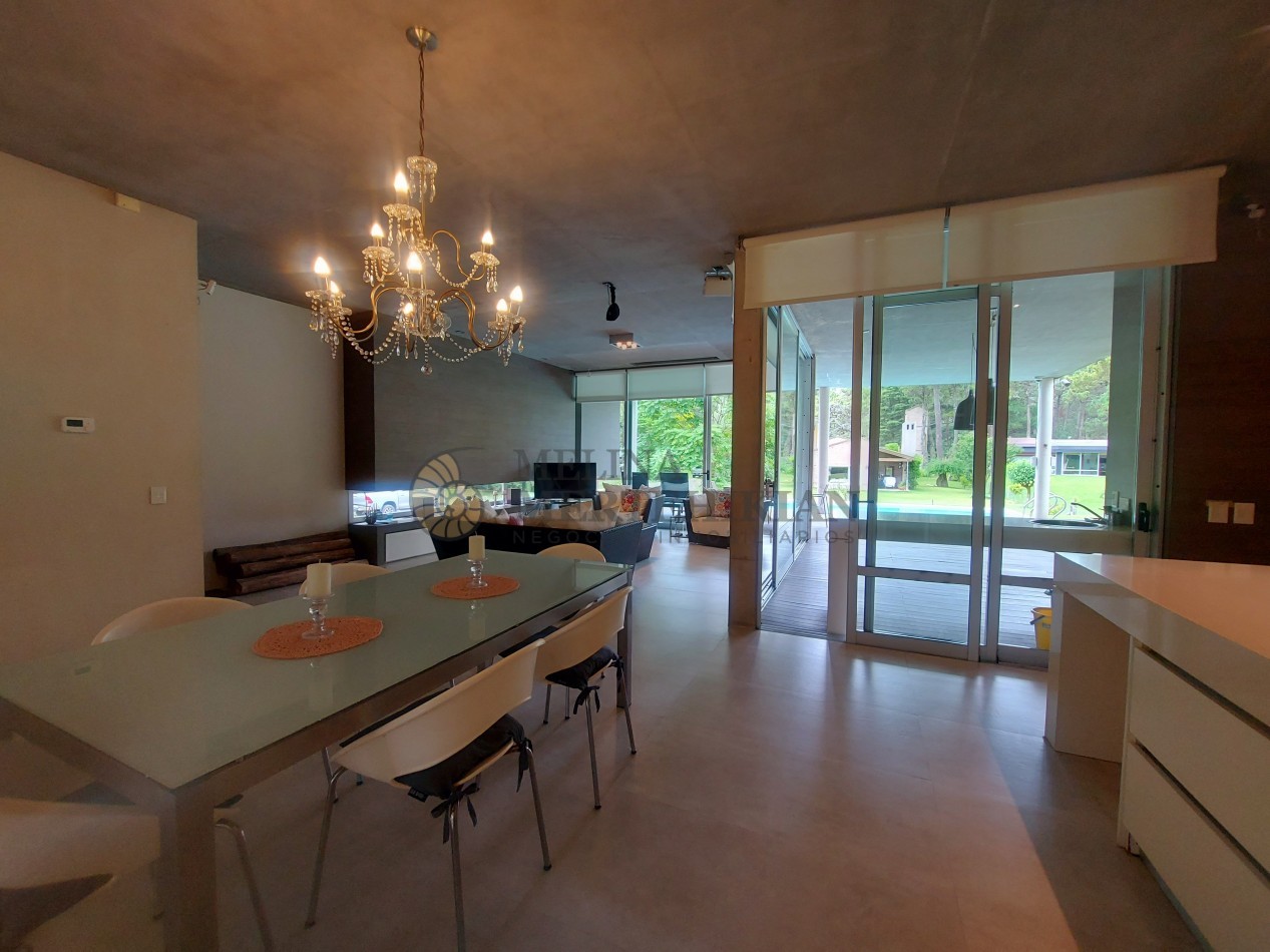 CASA CON PILETA EN CARILO