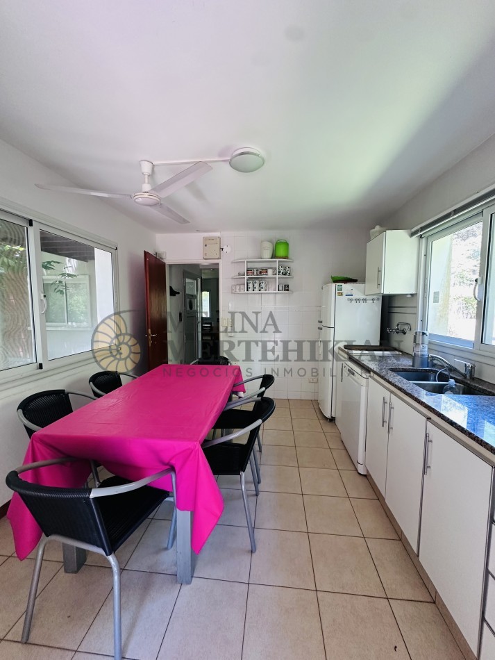 CASA EN PINAMAR NORTE PARA 8