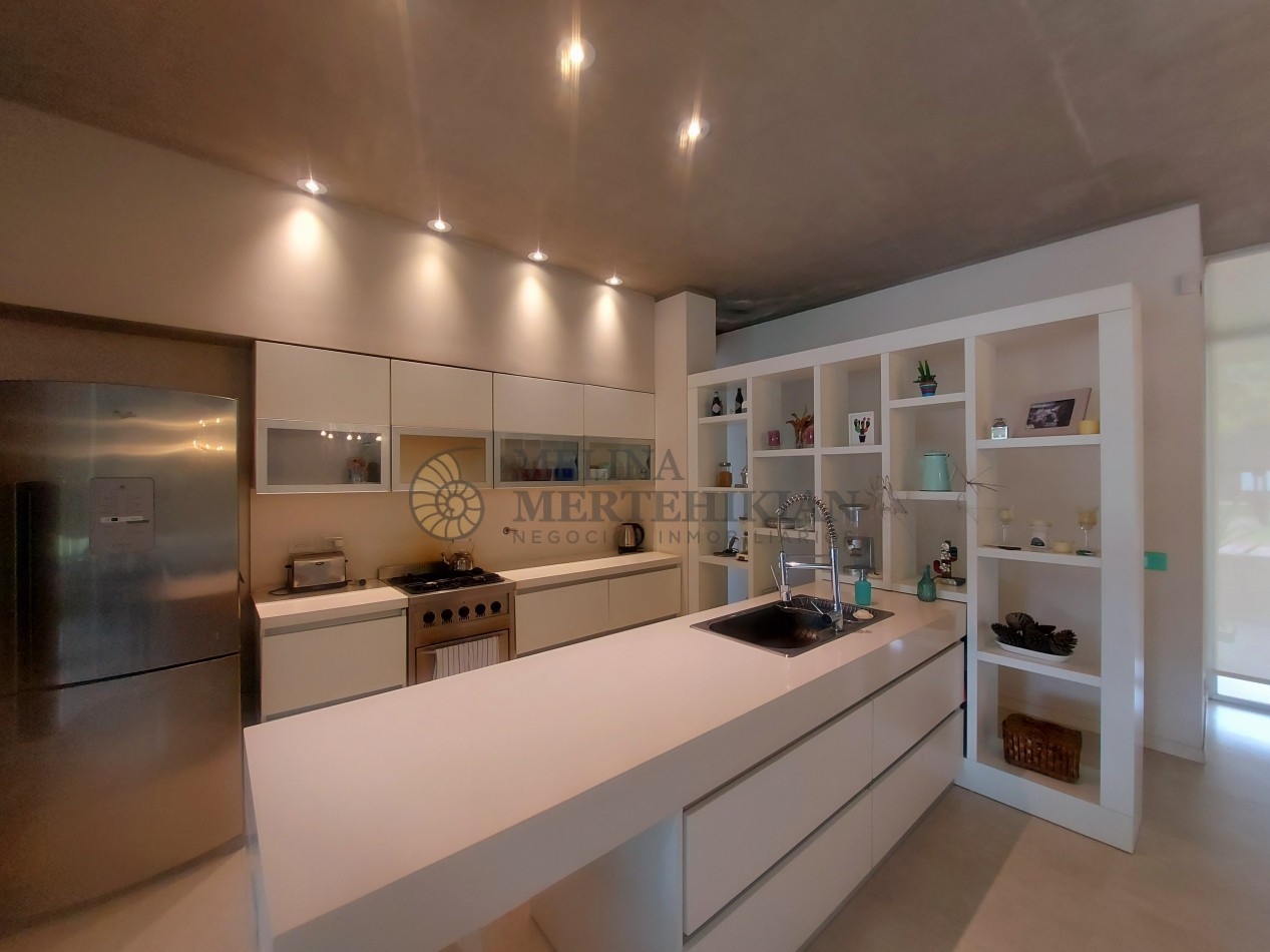 CASA CON PILETA EN CARILO