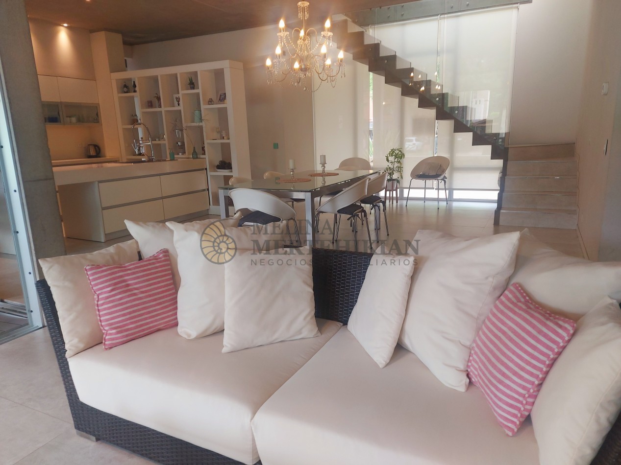 CASA CON PILETA EN CARILO