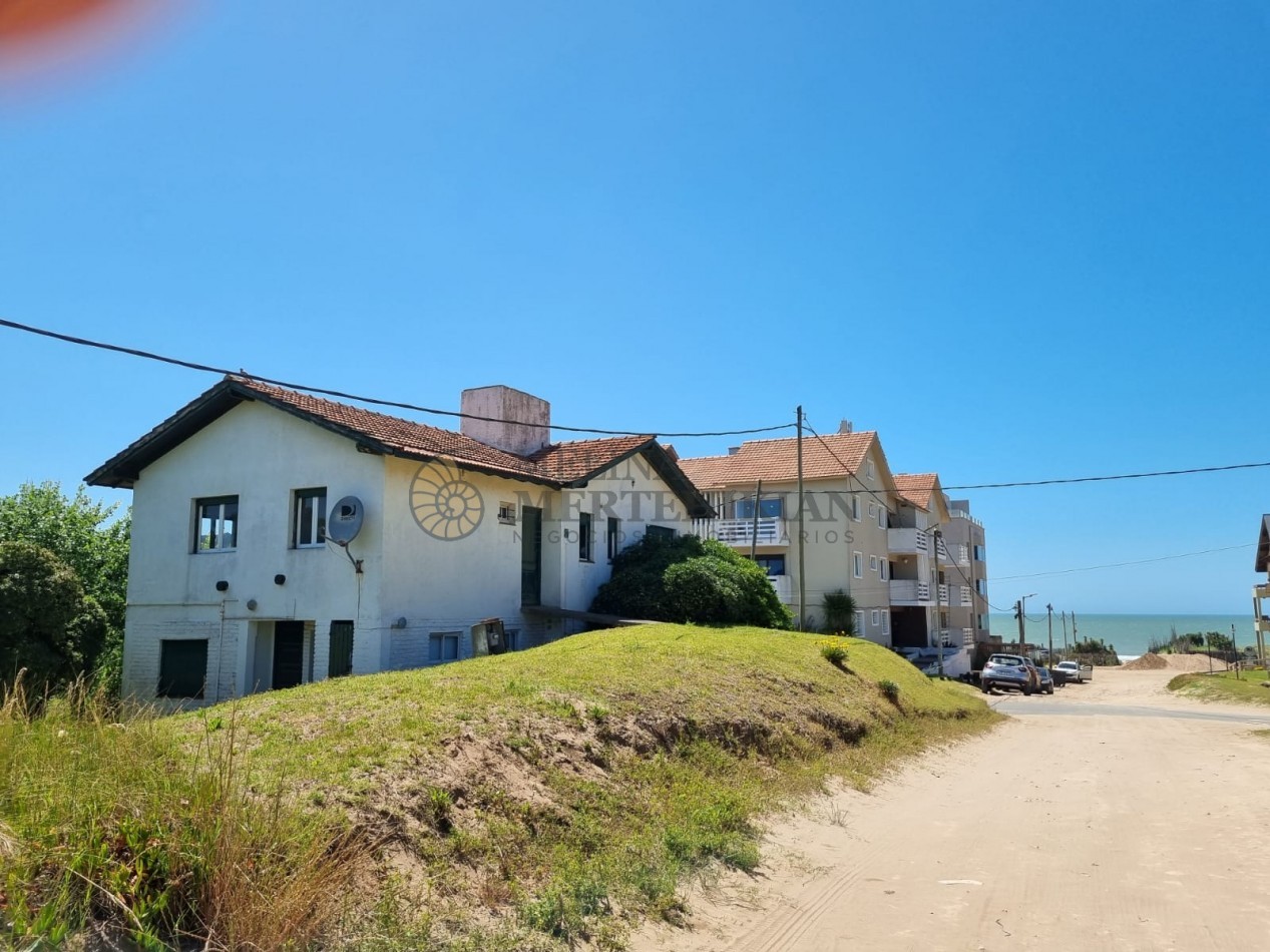 CASA FRENTE A LA PLAYA EN PINAMAR 