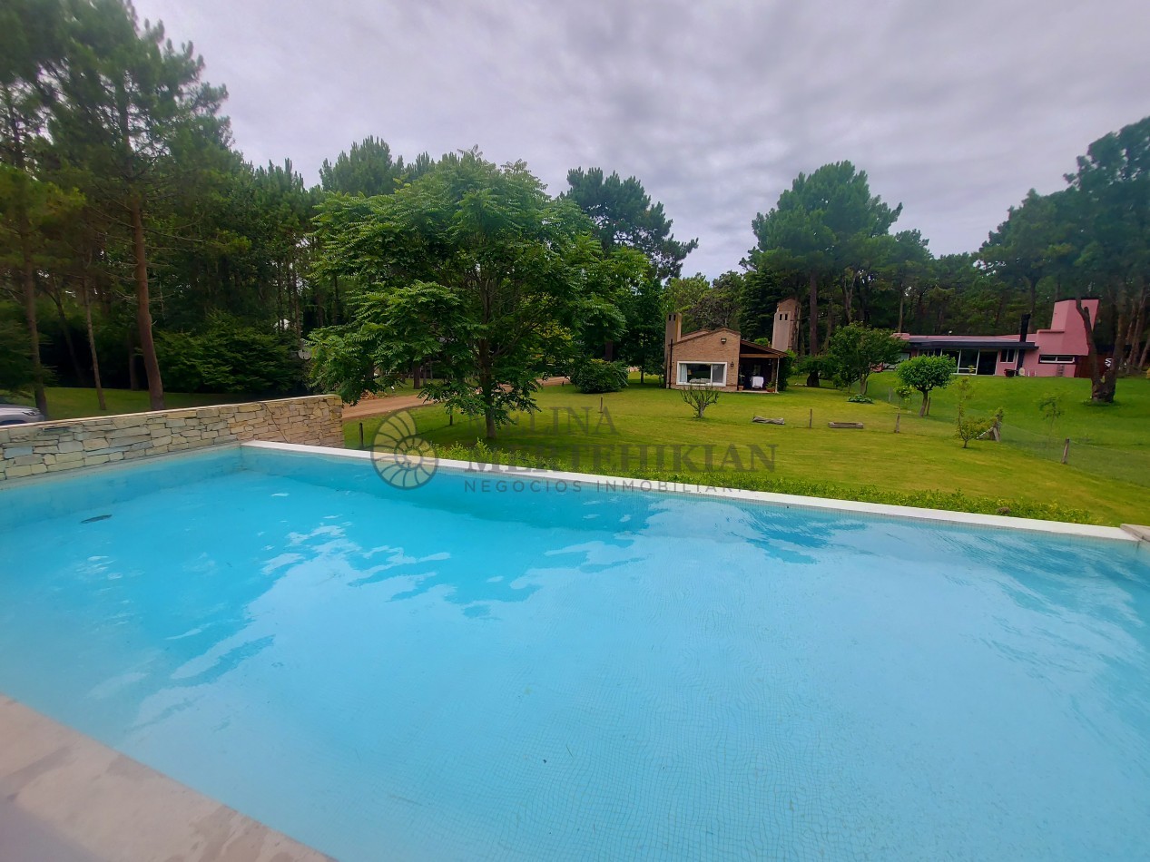 CASA CON PILETA EN CARILO