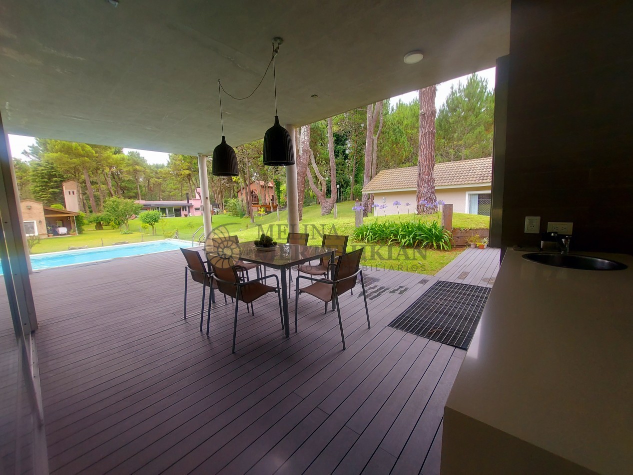 CASA CON PILETA EN CARILO