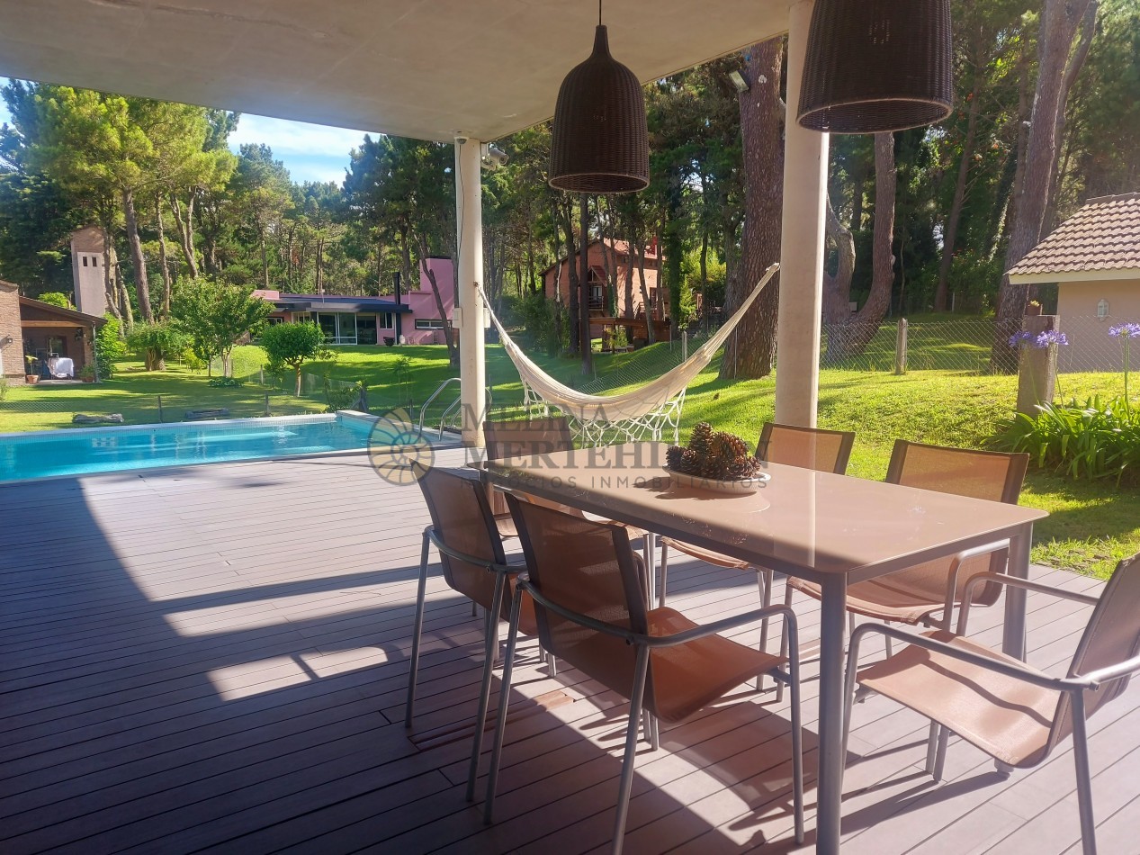 CASA CON PILETA EN CARILO