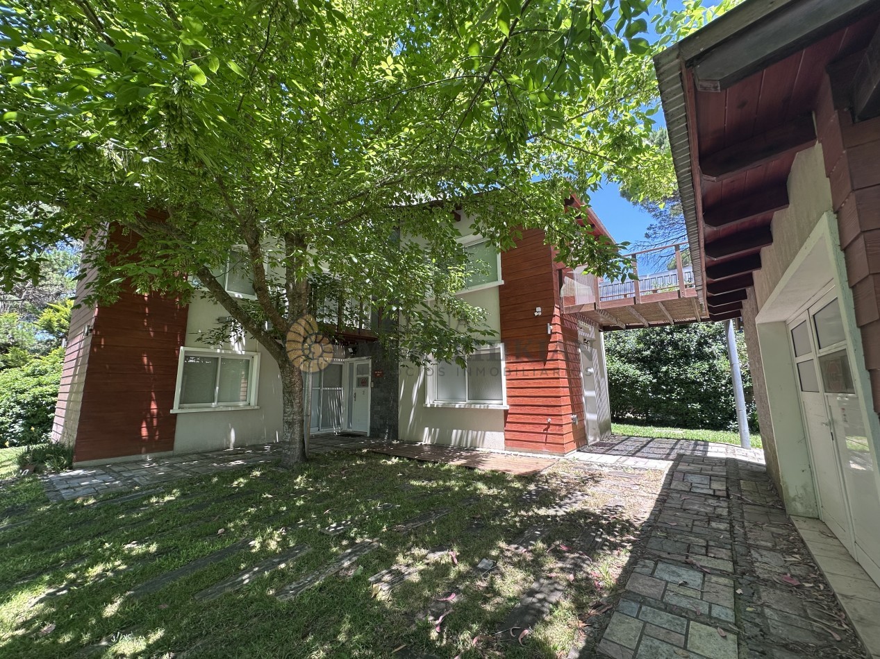 CASA EN PINAMAR NORTE PARA 8