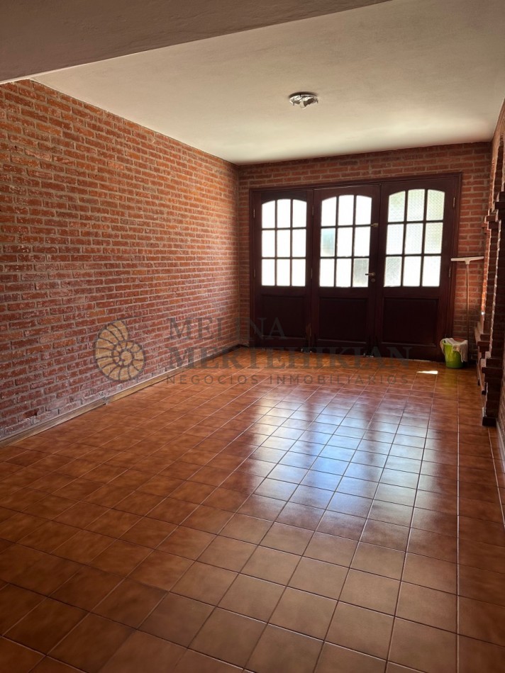 TRIPLEX EN PINAMAR CON COCHERA 