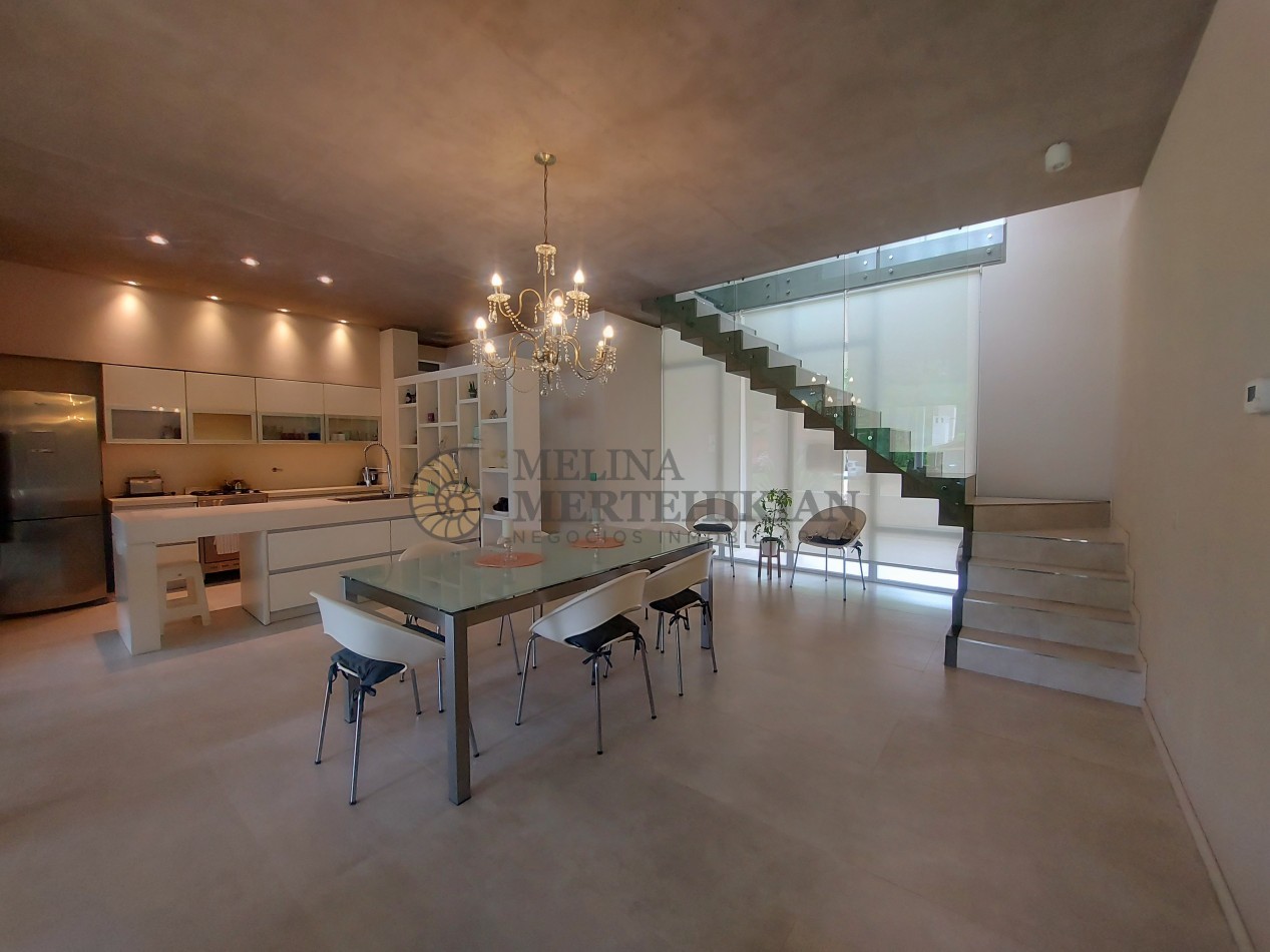 CASA CON PILETA EN CARILO