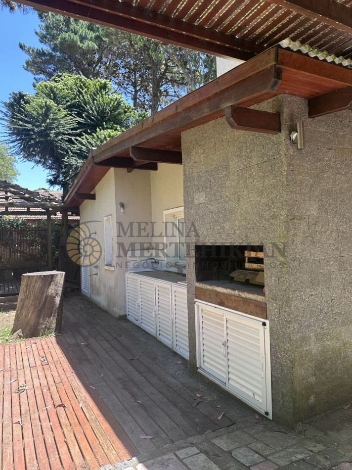 CASA EN PINAMAR NORTE PARA 8