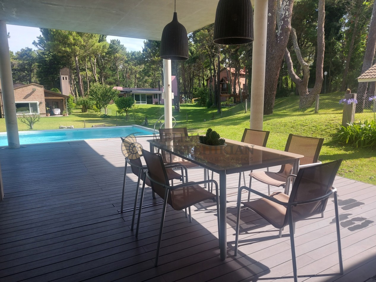 CASA CON PILETA EN CARILO