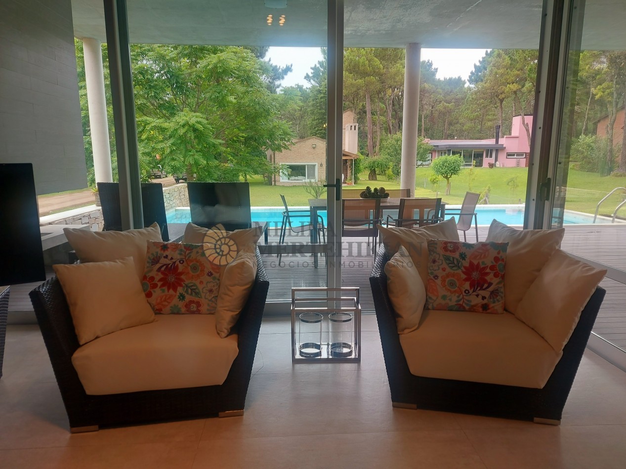 CASA CON PILETA EN CARILO