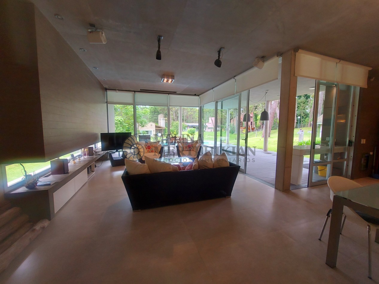 CASA CON PILETA EN CARILO