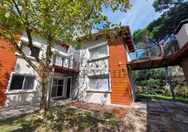 CASA EN PINAMAR NORTE PARA 8